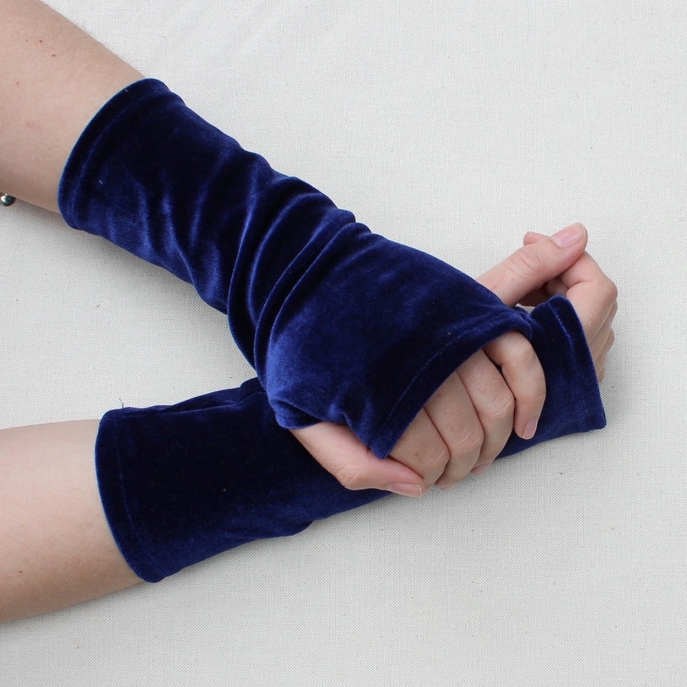 Luxurious Velvet Fingerless Gloves in raspberry